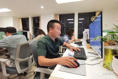 瑶寨劳务输出的“隐形翅膀” 当经纪人化作联结与重塑的文化纽带